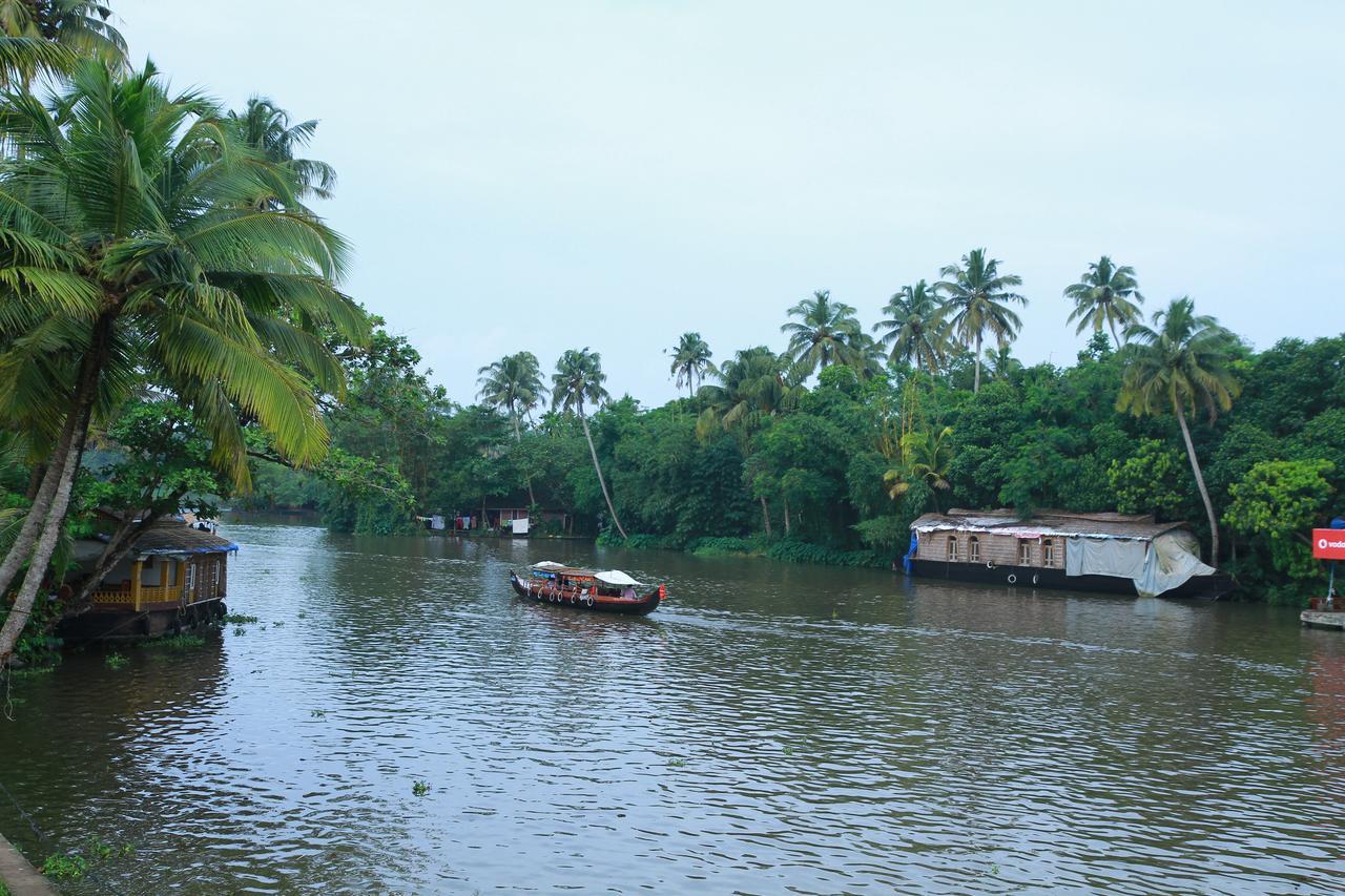 Chaandhni Lake View Hotel Alappuzha Kültér fotó
