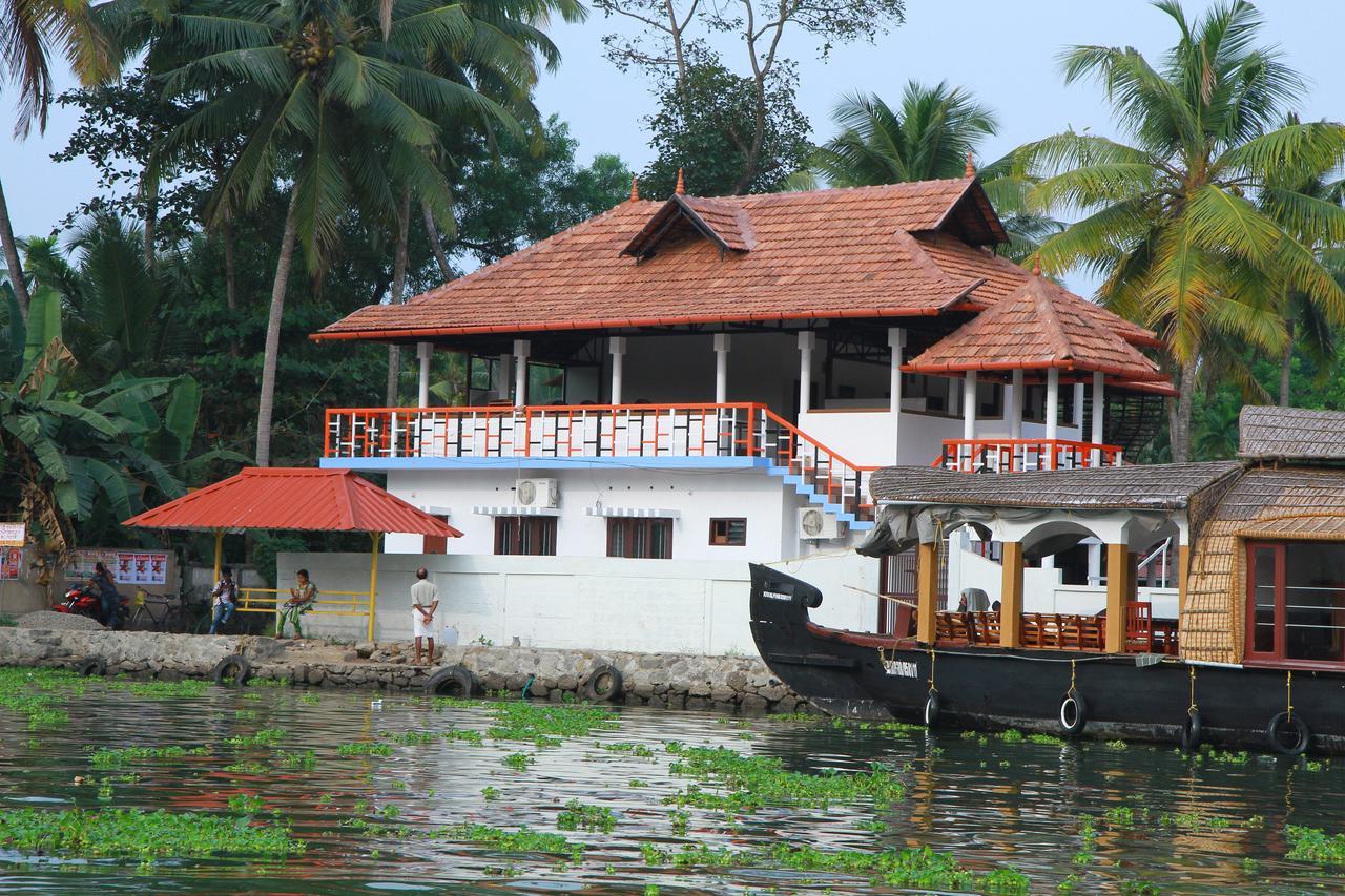 Chaandhni Lake View Hotel Alappuzha Kültér fotó