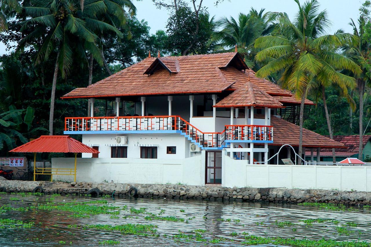 Chaandhni Lake View Hotel Alappuzha Kültér fotó